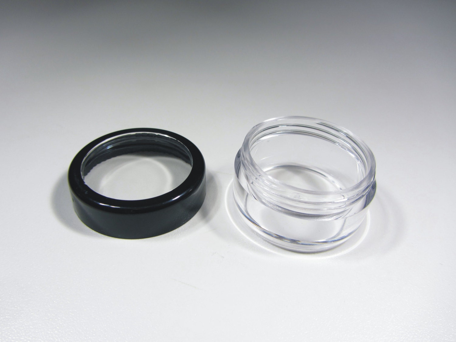 100 Cosmetic Jars Plastic Beauty Lip Balm Makeup Containers 10 Gram 10 Ml Black Trim Acrylic Lid (3010-100) Discount Cosmetic Jars